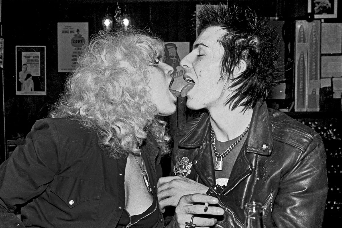 The Truth Behind Whether Sid Vicious Murdered His Girlfriend Nancy Spungen  - Rock Celebrities