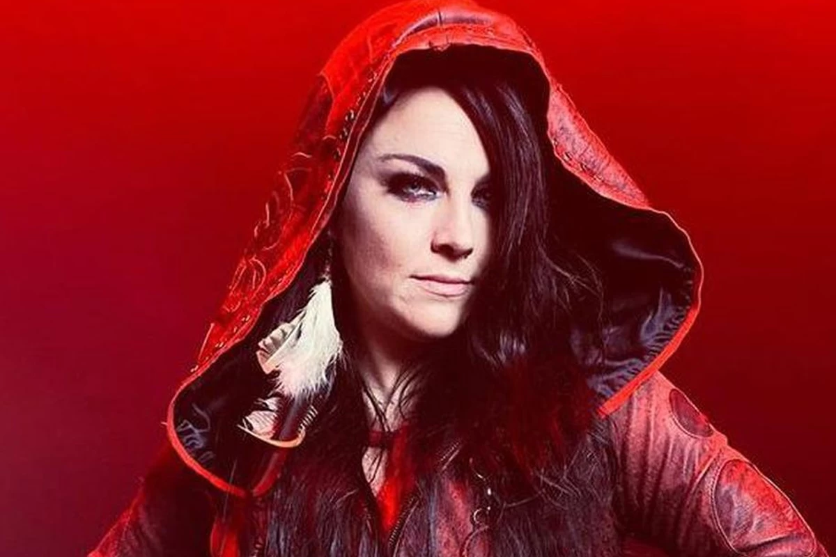 Is Evanescence's Amy Lee One Of The Wealthiest Female Rock Singers In The  World? See Lee's Net Worth In 2021 - Rock Celebrities