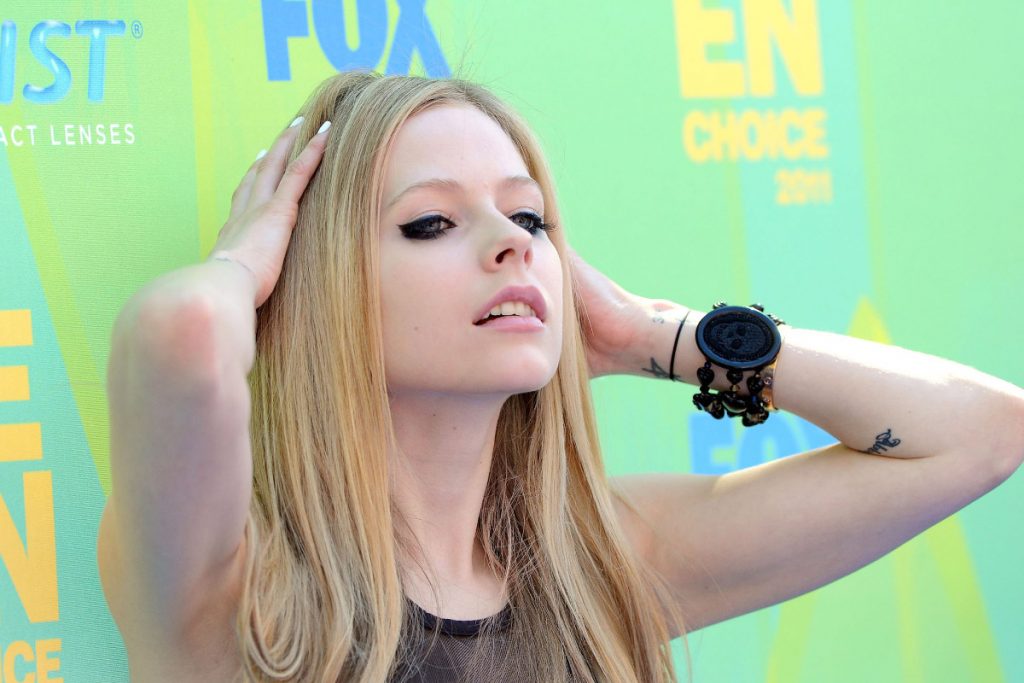 How Did Avril Lavigne Earn An Insane Wealth Even Though Shes Only 36? See Lavignes 2021 Net Worth