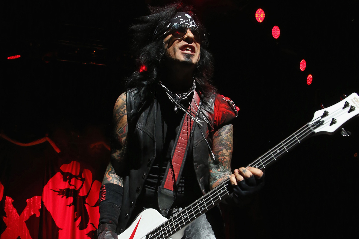 Mötley Crüe bassist Nikki Sixx shared a post to answer one of his fans&apos...