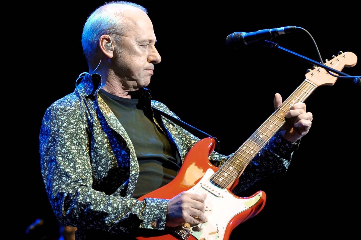 The Three Guitarists Mark Knopfler Listens To For Pleasure - Rock  Celebrities