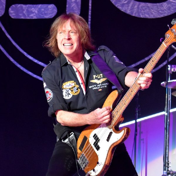 Jeff Pilson Thinks Rock Musicians Need To Go On Strike