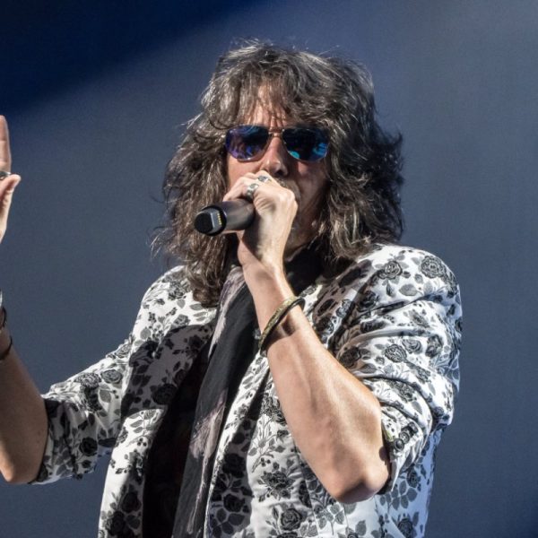 Kelly Hansen Bursts Into Tears During Live Foreigner Show Seeing Fans’ ‘Overwhelming’ Support