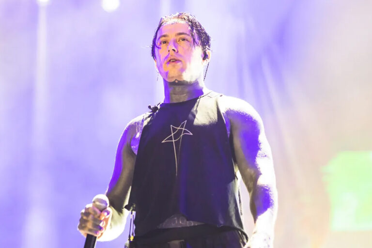 Falling in Reverse Accused of Targeting Young Girls, Ronnie Radke ...